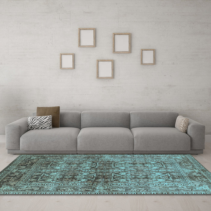 Machine Washable Oriental Light Blue Traditional Rug in a Living Room, wshurb517lblu