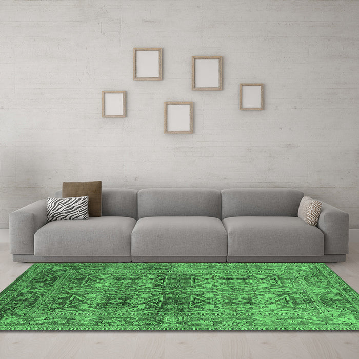 Machine Washable Oriental Emerald Green Traditional Area Rugs in a Living Room,, wshurb517emgrn