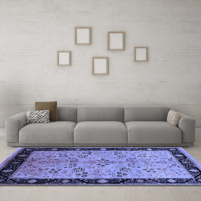 Machine Washable Oriental Blue Traditional Rug in a Living Room, wshurb518blu