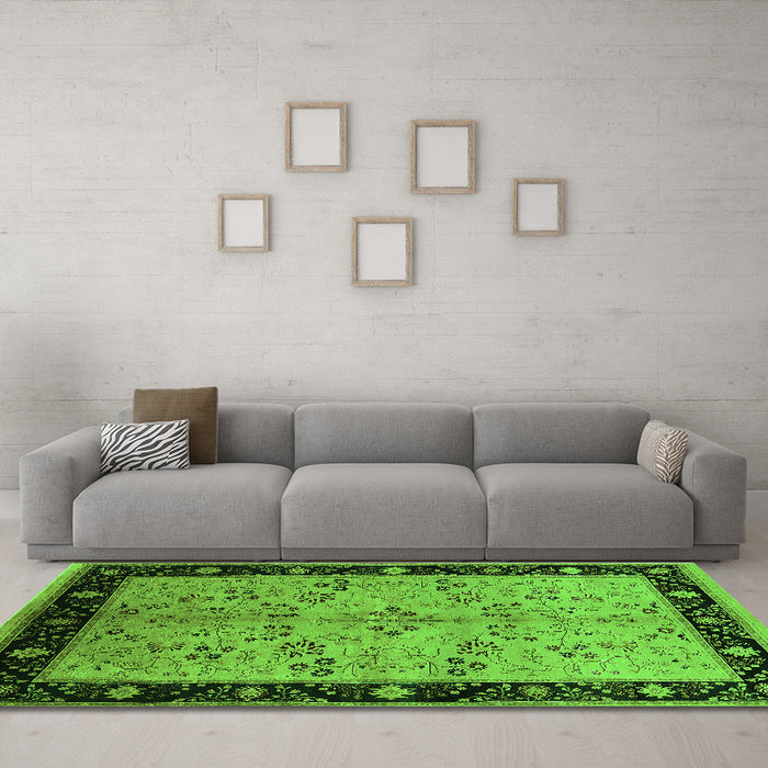Machine Washable Oriental Green Traditional Area Rugs in a Living Room,, wshurb518grn