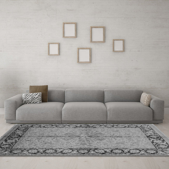Machine Washable Oriental Gray Traditional Rug in a Living Room,, wshurb519gry
