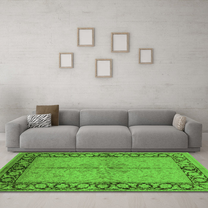Machine Washable Oriental Green Traditional Area Rugs in a Living Room,, wshurb519grn