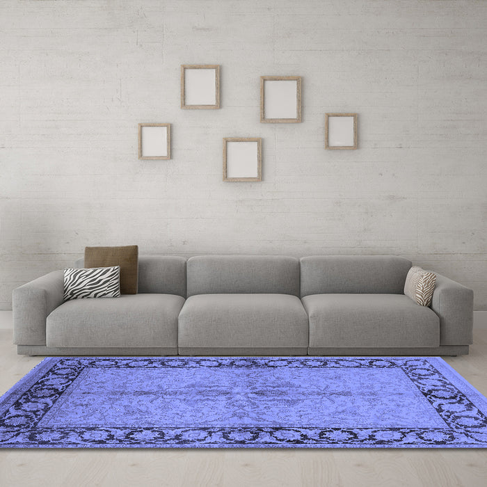 Machine Washable Oriental Blue Traditional Rug in a Living Room, wshurb519blu