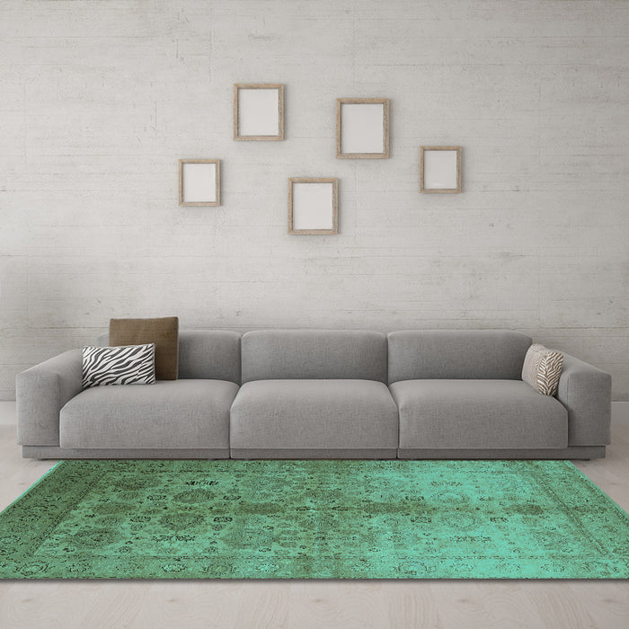Machine Washable Oriental Turquoise Traditional Area Rugs in a Living Room,, wshurb520turq