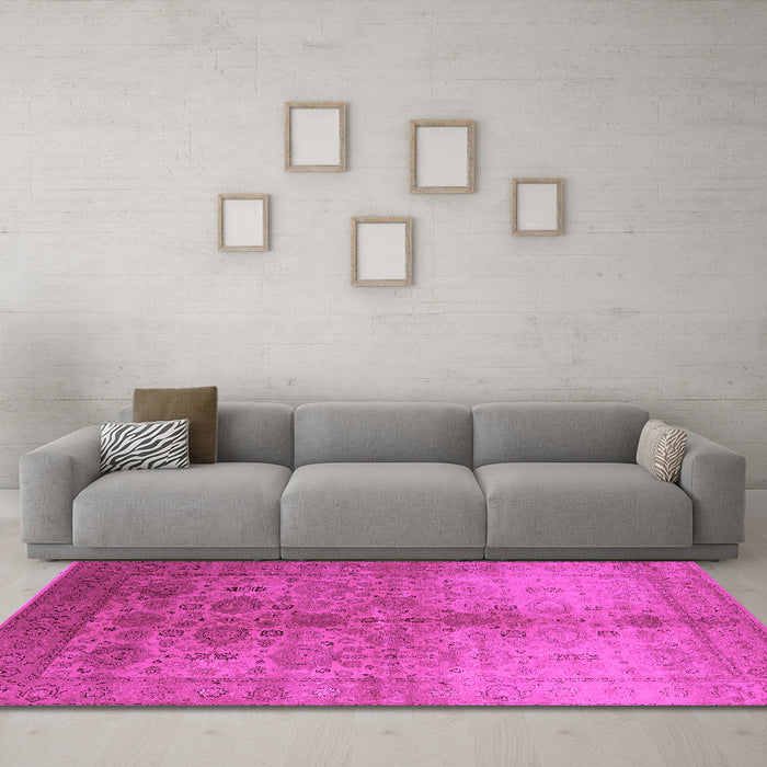 Machine Washable Oriental Pink Traditional Rug in a Living Room, wshurb520pnk