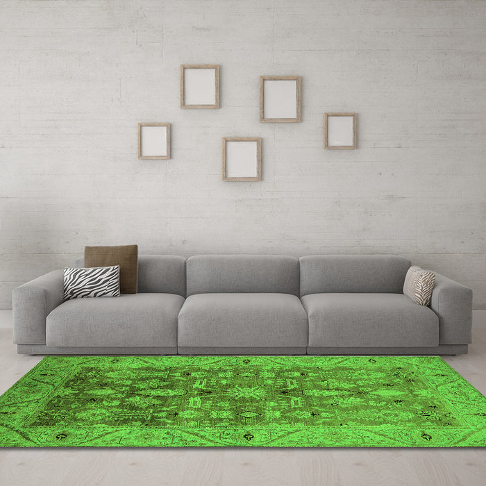 Machine Washable Oriental Green Traditional Area Rugs in a Living Room,, wshurb521grn