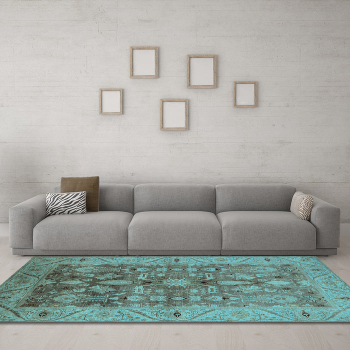 Machine Washable Oriental Light Blue Traditional Rug in a Living Room, wshurb521lblu