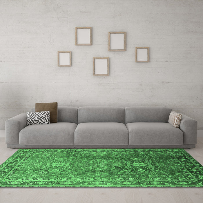 Machine Washable Oriental Emerald Green Traditional Area Rugs in a Living Room,, wshurb522emgrn