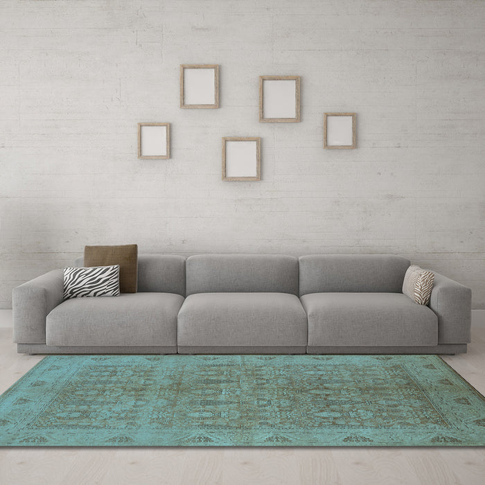 Machine Washable Oriental Light Blue Traditional Rug in a Living Room, wshurb524lblu