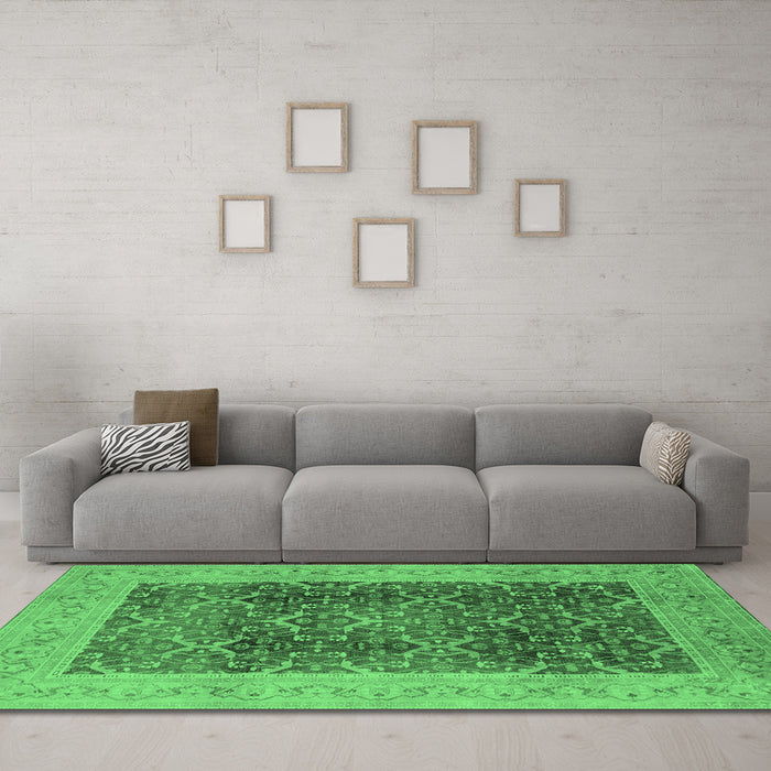 Machine Washable Oriental Emerald Green Traditional Area Rugs in a Living Room,, wshurb525emgrn