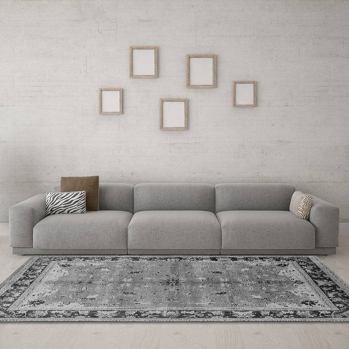 Machine Washable Oriental Gray Traditional Rug in a Living Room,, wshurb527gry