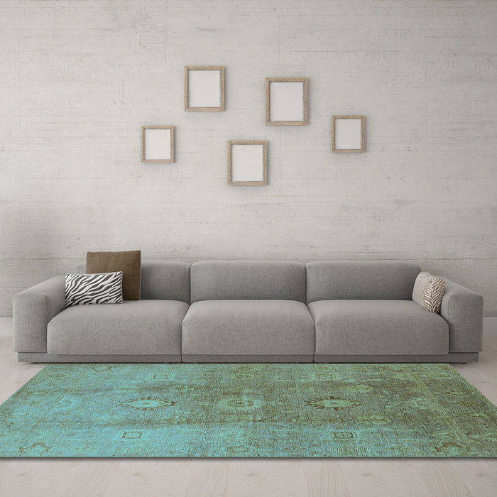 Machine Washable Oriental Light Blue Traditional Rug in a Living Room, wshurb528lblu
