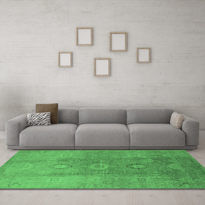 Machine Washable Oriental Emerald Green Traditional Area Rugs in a Living Room,, wshurb528emgrn