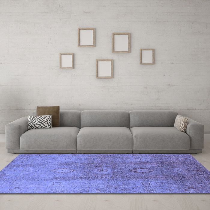 Machine Washable Oriental Blue Traditional Rug in a Living Room, wshurb528blu