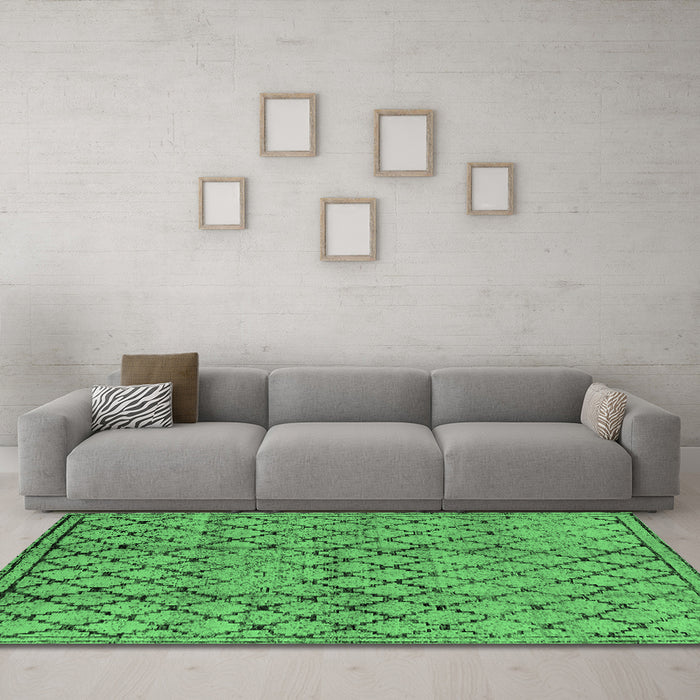 Machine Washable Solid Emerald Green Modern Area Rugs in a Living Room,, wshurb529emgrn