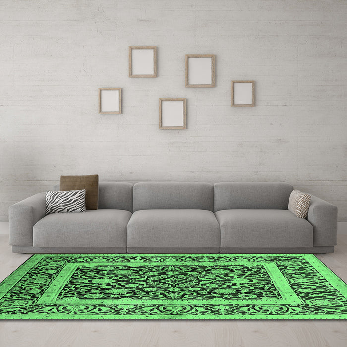 Machine Washable Oriental Emerald Green Traditional Area Rugs in a Living Room,, wshurb530emgrn