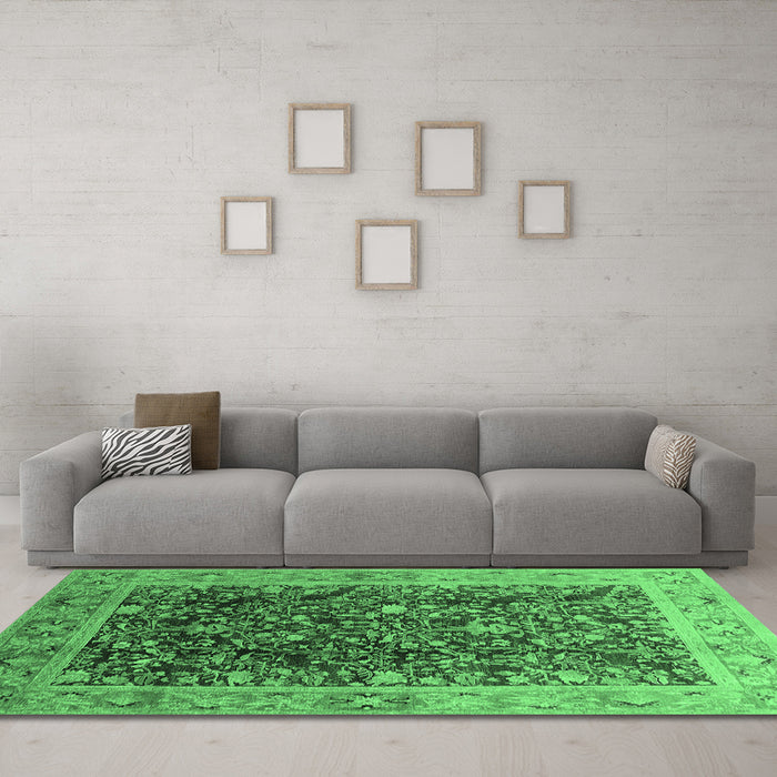 Machine Washable Oriental Emerald Green Traditional Area Rugs in a Living Room,, wshurb532emgrn