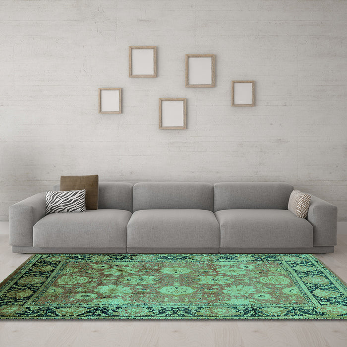 Machine Washable Oriental Turquoise Traditional Area Rugs in a Living Room,, wshurb533turq
