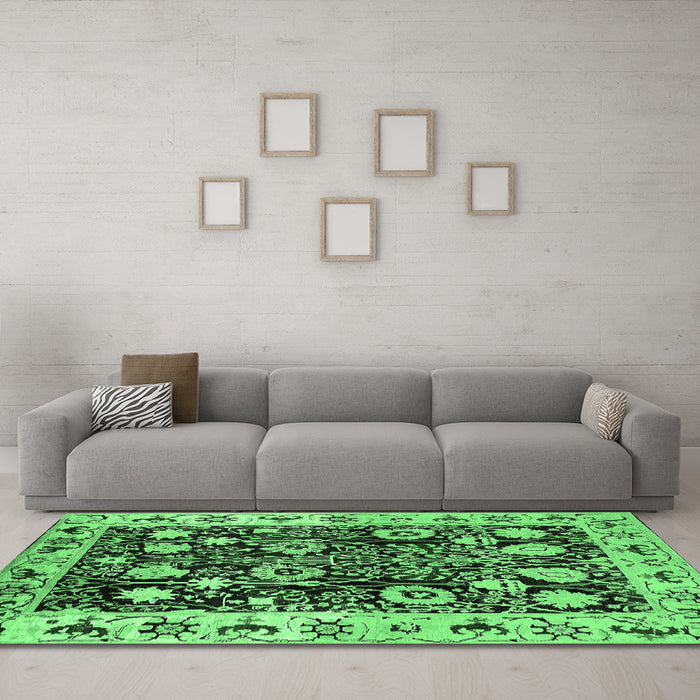 Machine Washable Oriental Emerald Green Traditional Area Rugs in a Living Room,, wshurb534emgrn