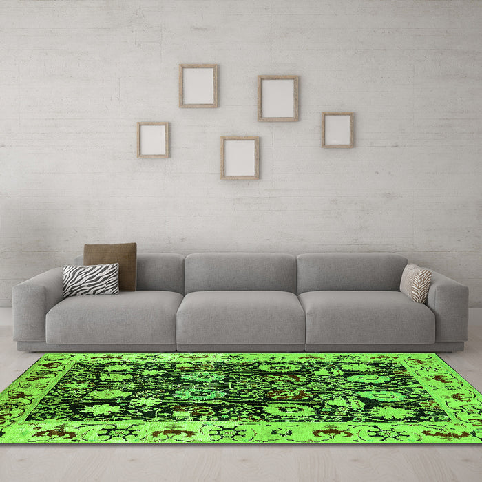 Machine Washable Oriental Green Traditional Area Rugs in a Living Room,, wshurb534grn