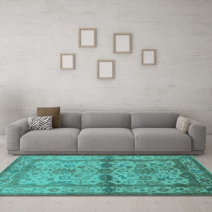 Machine Washable Oriental Turquoise Traditional Area Rugs in a Living Room,, wshurb538turq