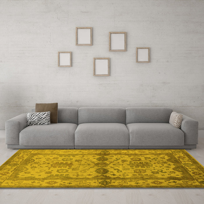 Machine Washable Oriental Yellow Traditional Rug in a Living Room, wshurb538yw