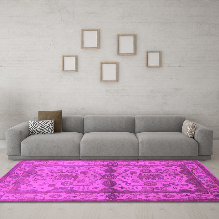 Machine Washable Oriental Pink Traditional Rug in a Living Room, wshurb538pnk