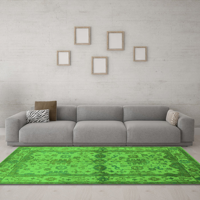 Machine Washable Oriental Green Traditional Area Rugs in a Living Room,, wshurb538grn