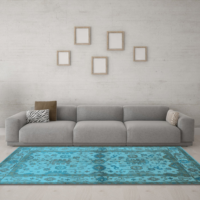 Machine Washable Oriental Light Blue Traditional Rug in a Living Room, wshurb538lblu