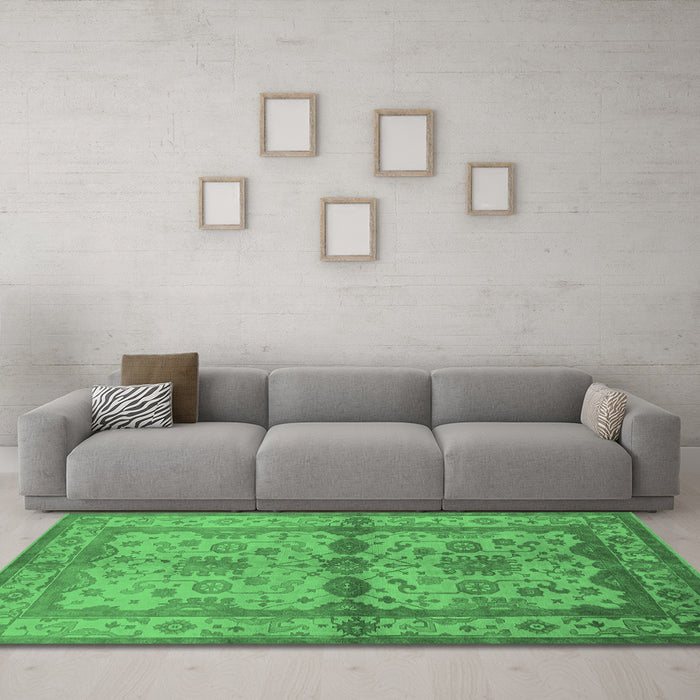 Machine Washable Oriental Emerald Green Traditional Area Rugs in a Living Room,, wshurb538emgrn