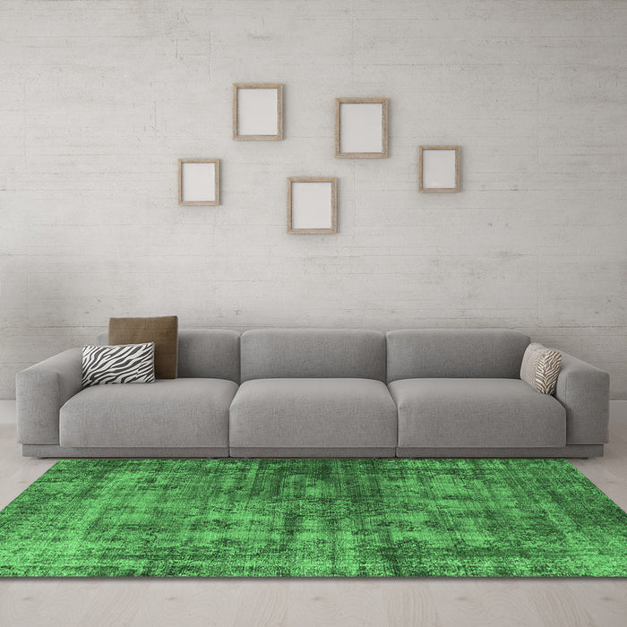 Machine Washable Oriental Emerald Green Industrial Area Rugs in a Living Room,, wshurb550emgrn