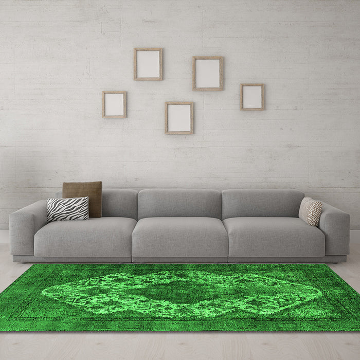 Machine Washable Oriental Green Industrial Area Rugs in a Living Room,, wshurb552grn