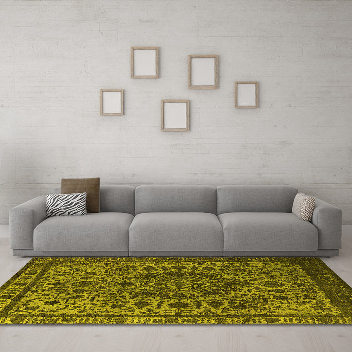 Machine Washable Oriental Yellow Industrial Rug in a Living Room, wshurb553yw