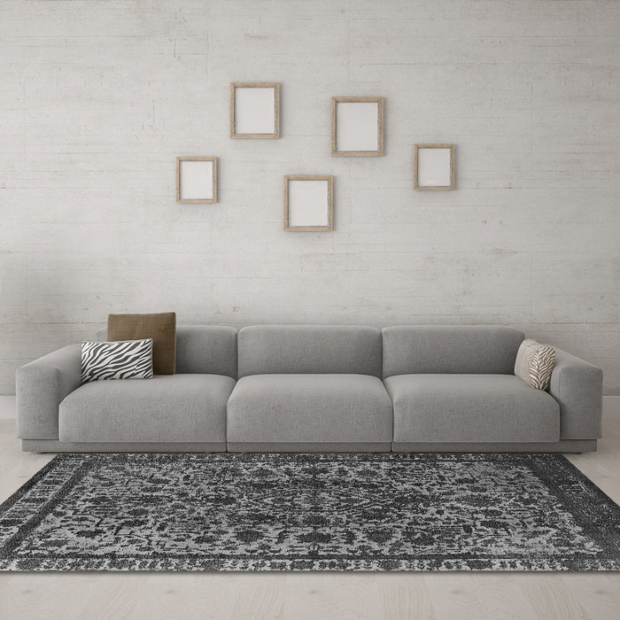 Machine Washable Oriental Gray Industrial Rug in a Living Room,, wshurb553gry