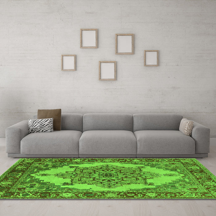 Machine Washable Oriental Green Industrial Area Rugs in a Living Room,, wshurb557grn