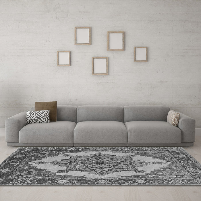 Machine Washable Oriental Gray Industrial Rug in a Living Room,, wshurb557gry