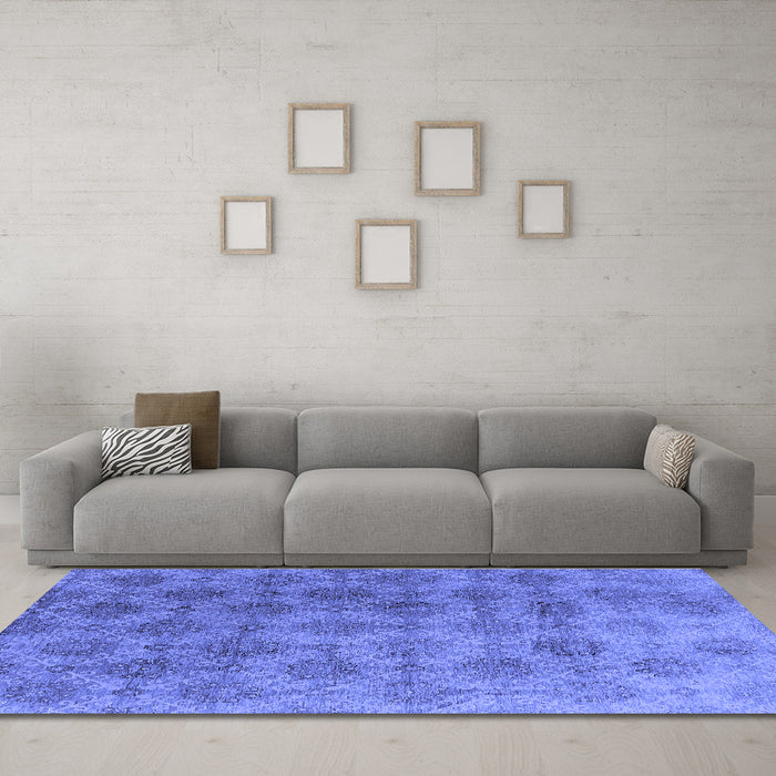 Machine Washable Oriental Blue Industrial Rug in a Living Room, wshurb560blu