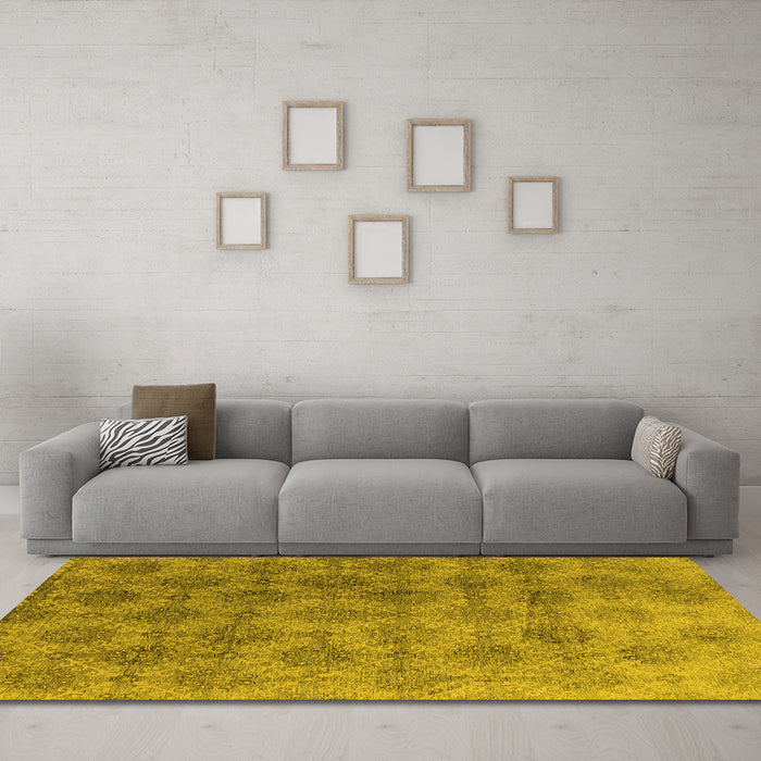 Machine Washable Oriental Yellow Industrial Rug in a Living Room, wshurb560yw