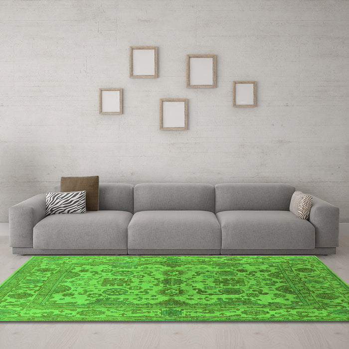 Machine Washable Oriental Green Industrial Area Rugs in a Living Room,, wshurb562grn