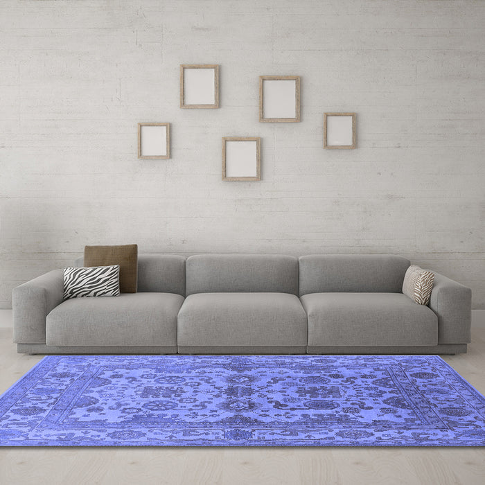 Machine Washable Oriental Blue Industrial Rug in a Living Room, wshurb562blu