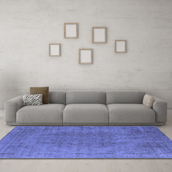 Machine Washable Oriental Blue Industrial Rug in a Living Room, wshurb567blu