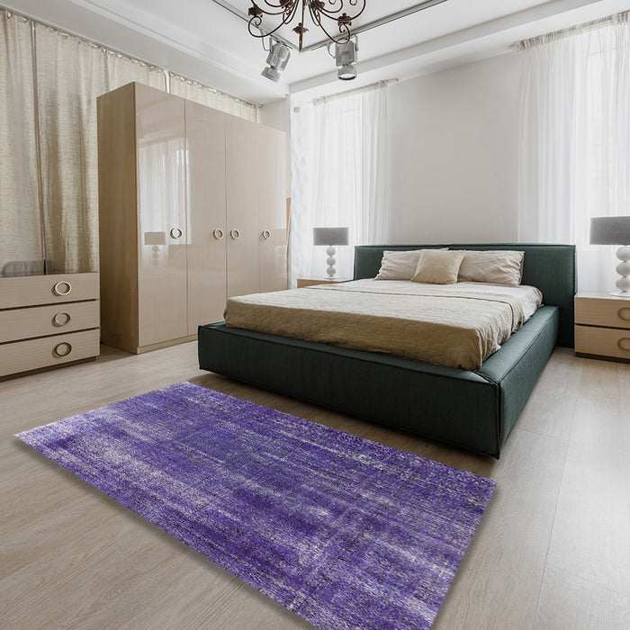 Mid-Century Modern Purple Oriental Rug in a Bedroom, urb568