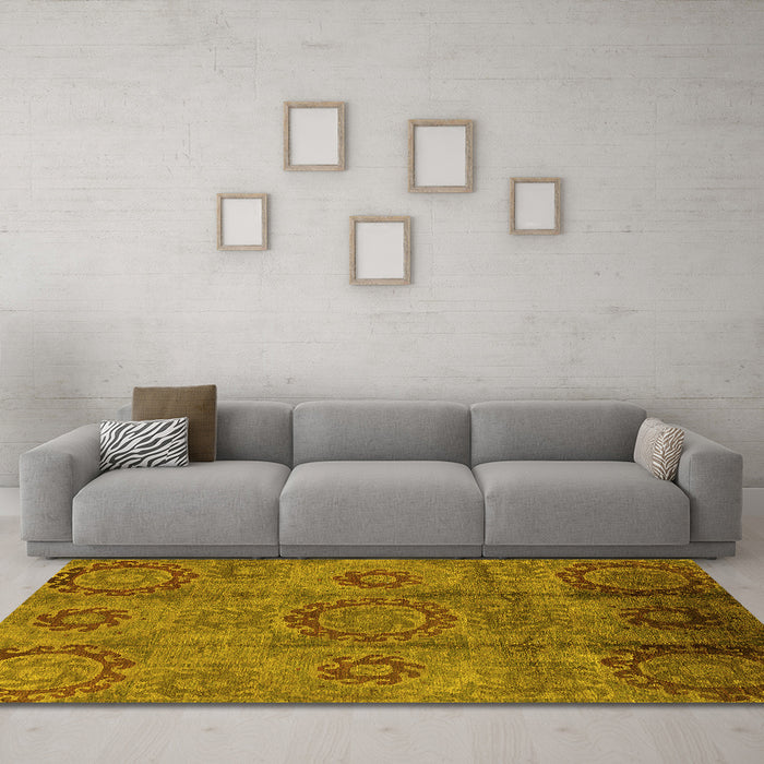Machine Washable Oriental Yellow Industrial Rug in a Living Room, wshurb574yw