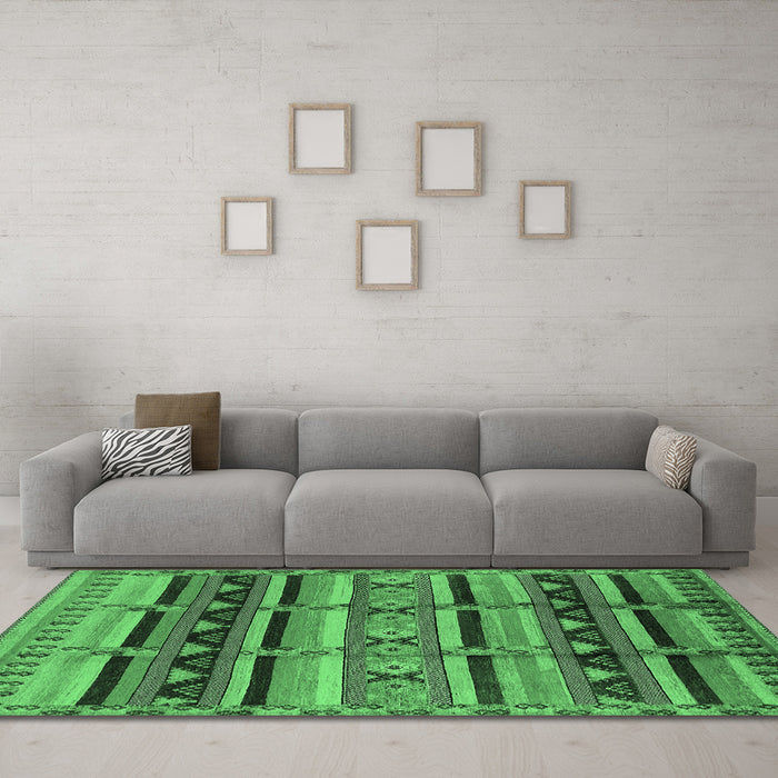 Machine Washable Oriental Emerald Green Industrial Area Rugs in a Living Room,, wshurb575emgrn