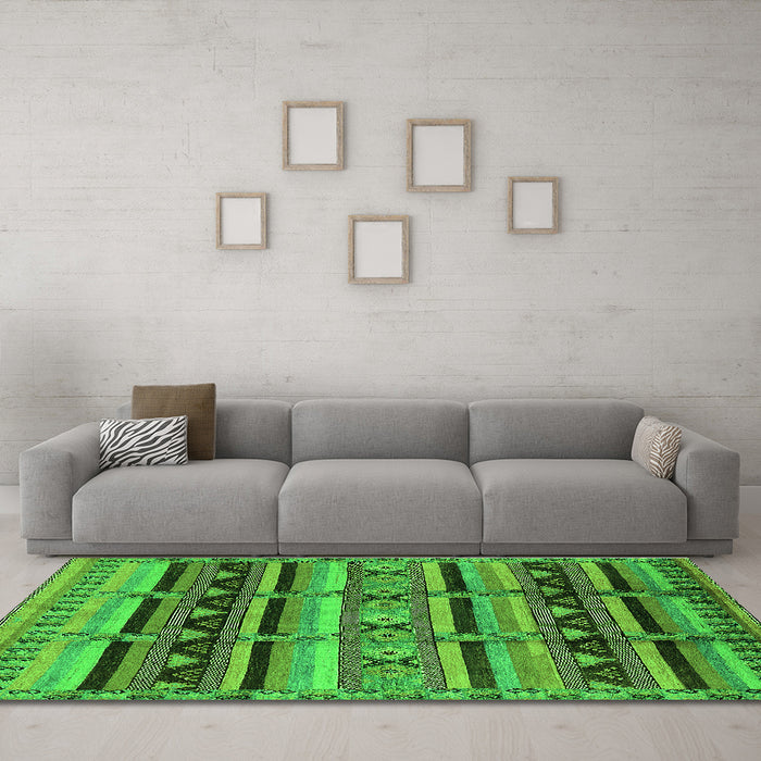 Machine Washable Oriental Green Industrial Area Rugs in a Living Room,, wshurb575grn