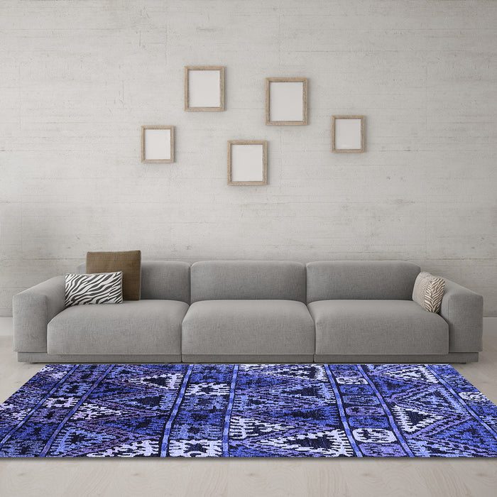 Machine Washable Oriental Blue Industrial Rug in a Living Room, wshurb576blu