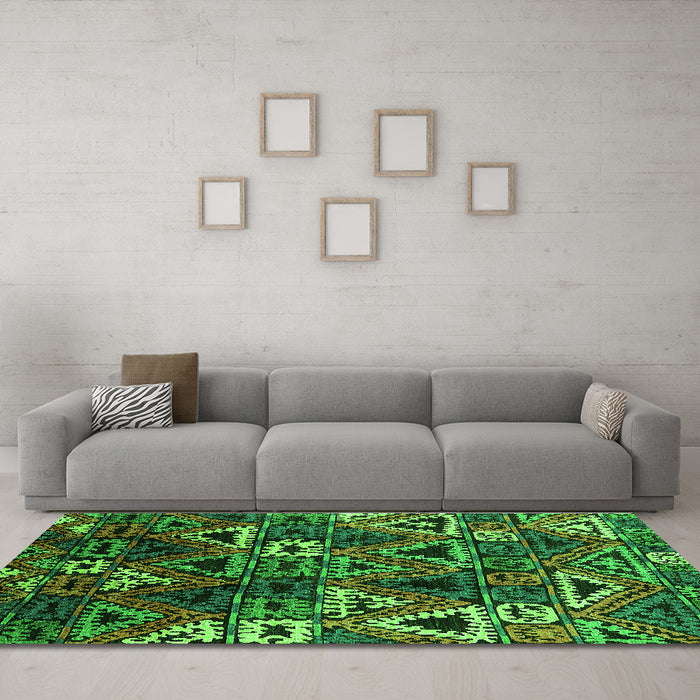 Machine Washable Oriental Green Industrial Area Rugs in a Living Room,, wshurb576grn