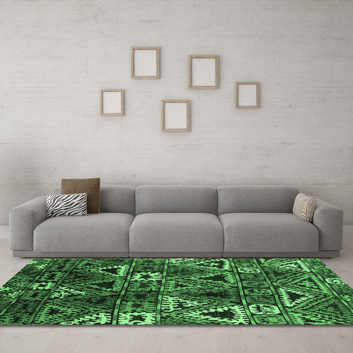 Machine Washable Oriental Emerald Green Industrial Area Rugs in a Living Room,, wshurb576emgrn
