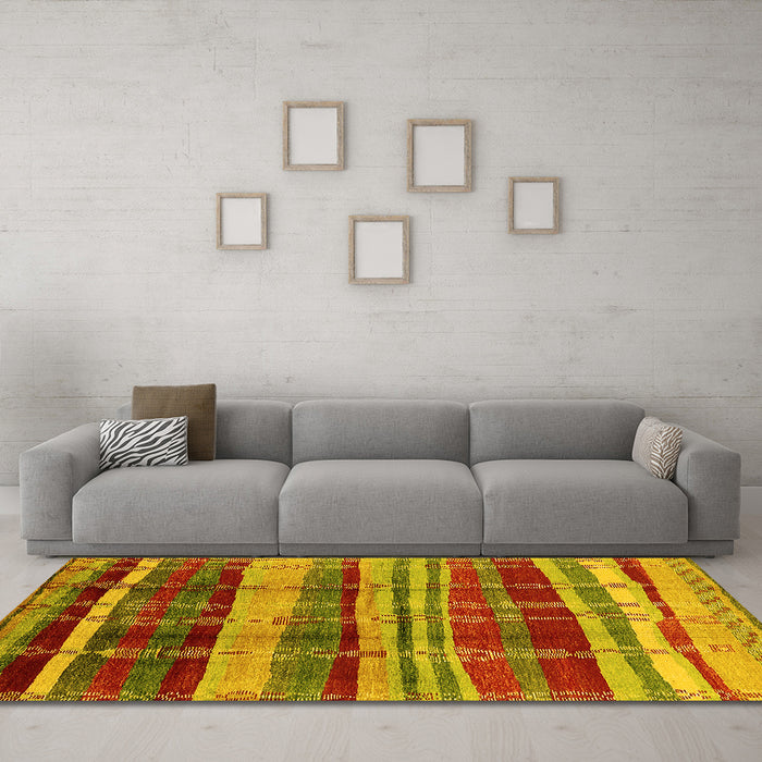 Machine Washable Oriental Yellow Industrial Rug in a Living Room, wshurb577yw