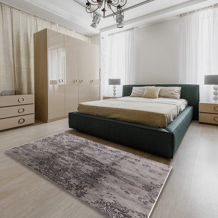 Mid-Century Modern Gray Oriental Rug in a Bedroom, urb578